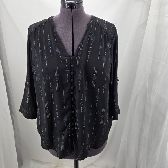 810-47 Torrid Black Geometric Arrow Print V-Neck Top Size 0 (Large 12) - Picture 1 of 10